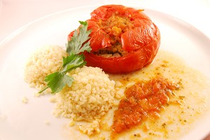 Gefüllte Tomaten mit Hackfleisch und Bulgur