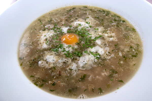 Kalbshirnsuppe - Nudelheissundhos