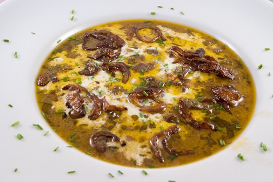 Lebersuppe - Nudelheissundhos