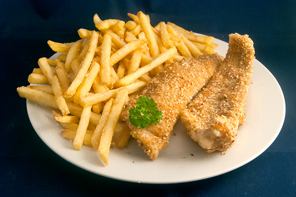 Zanderfilet mit Parmesan-Mandel-Sesam-Panade und Pommes frites ...