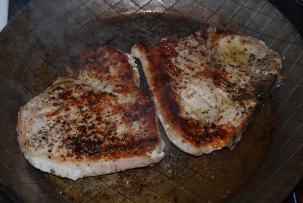 Filetkoteletts angebraten in der Pfanne