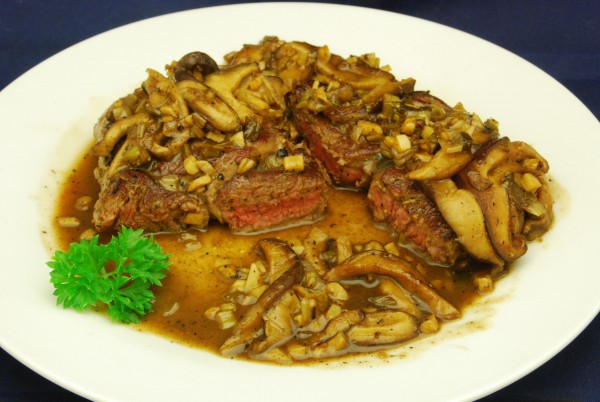 Entrecôte mit Shiitake-Pilzen - Nudelheissundhos