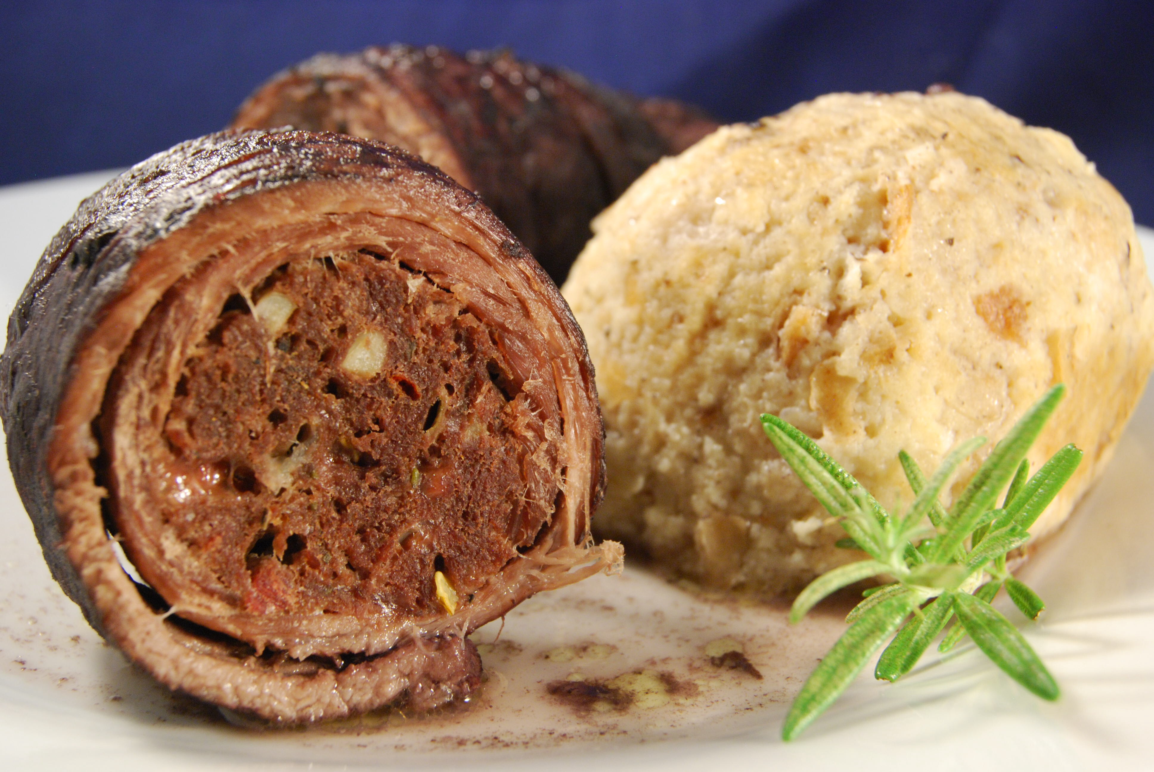 Rouladen mit Speckknödel - Nudelheissundhos