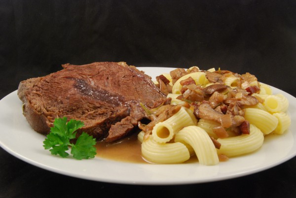 Braten, Pasta, leckere Sauce