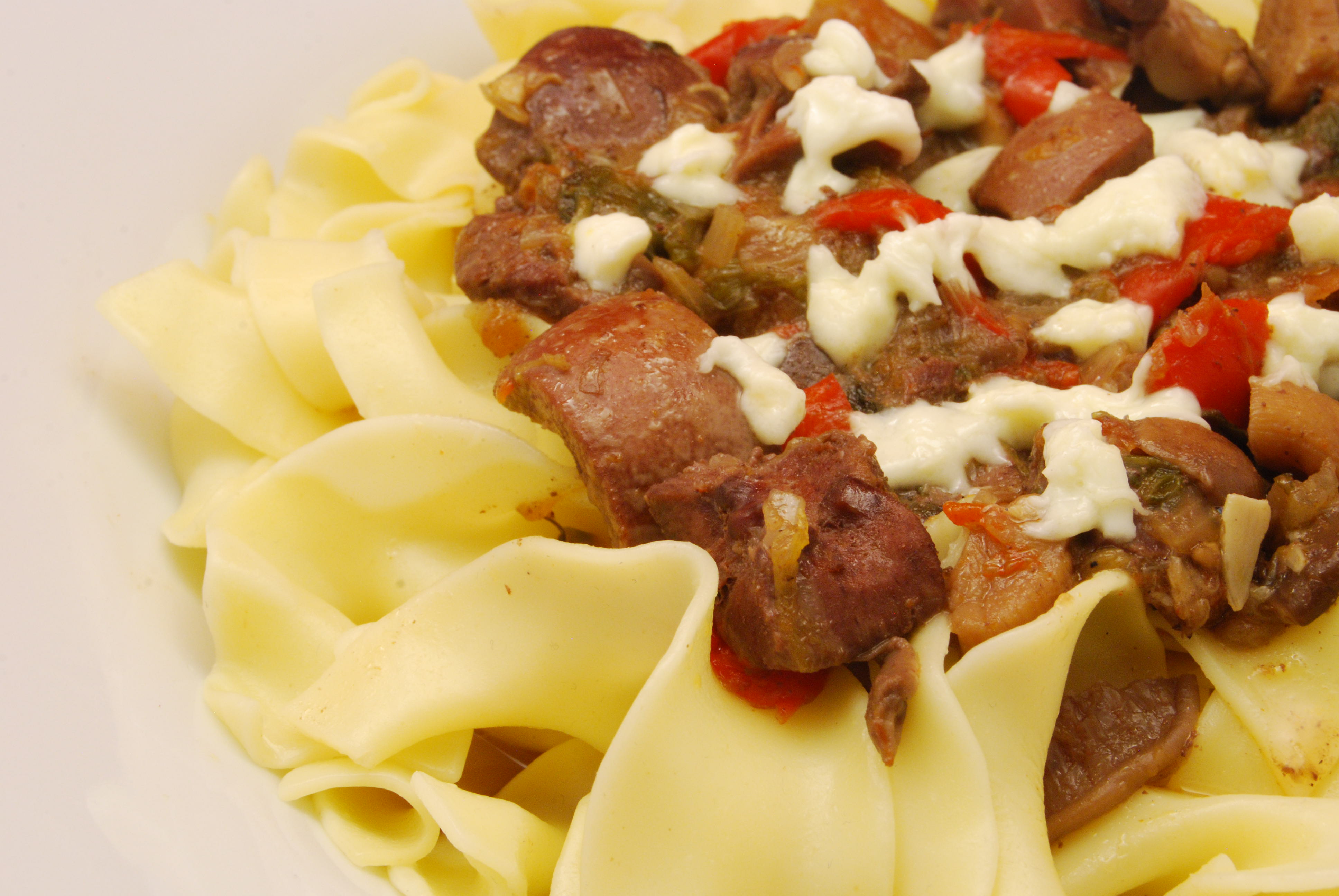 Nierenragout mit Bandnudeln - Nudelheissundhos