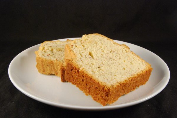 Saftiger Mandelkuchen mit leichtem Rum- und Bittermandel-Aroma