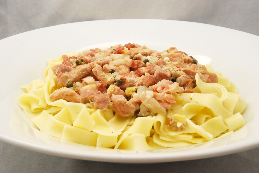 Schweinegeschnetzeltes in Sahne-Sauce auf Bandnudeln - Nudelheissundhos