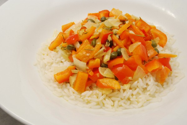 Gemüse mit Rosmarin und Kapern und Reis