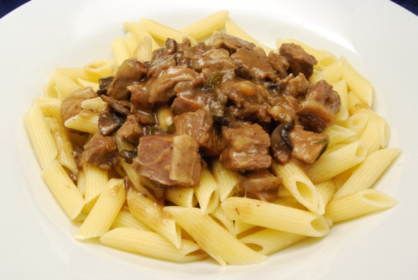 Gulasch, Pasta und Sauce