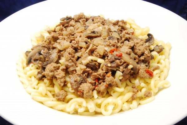 Pasta mit Hackfleisch-Champignon-Sauce - Nudelheissundhos