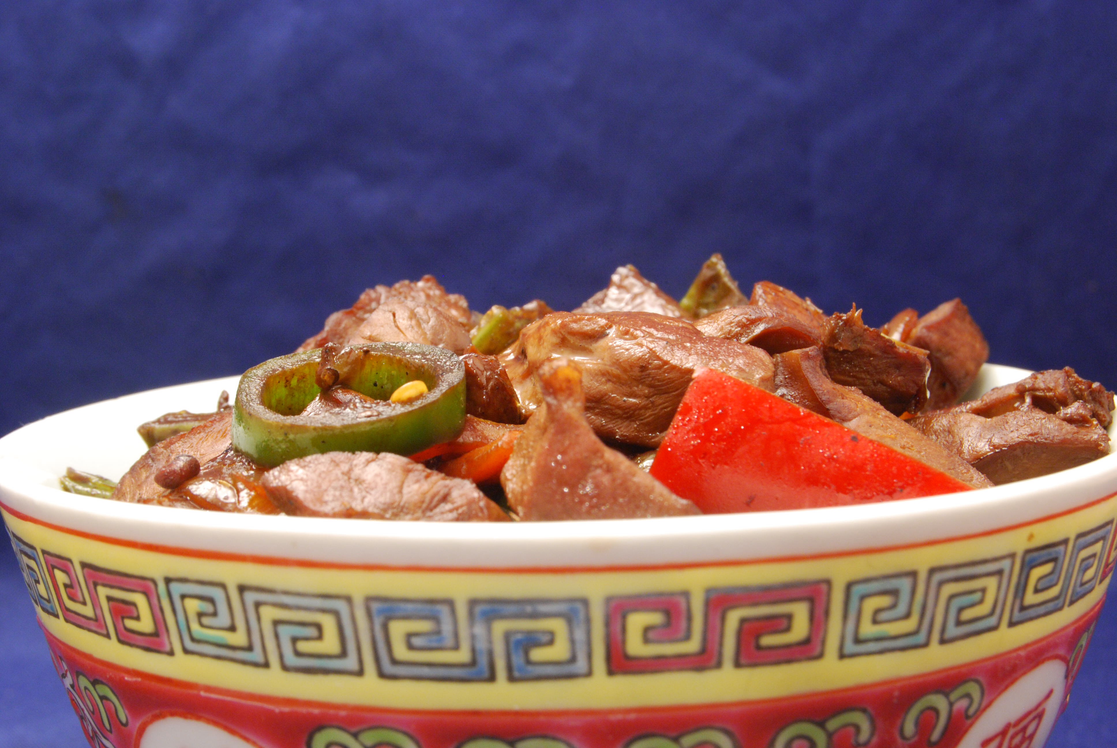 Schweineherz asiatisch mit Gemüse - Nudelheissundhos