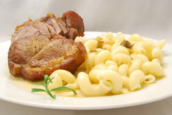 Krosser Schweinenacken, Pasta und viel Sauce