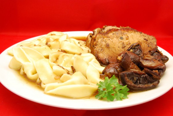 Braten, Pasta und viel Sauce