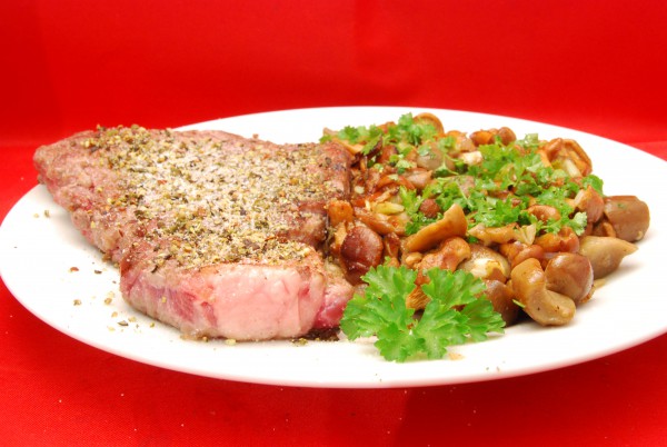 Leckeres Steak mit Pilzen