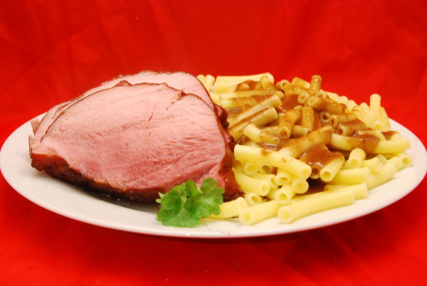 Leckerer Braten, Pasta und Sauce