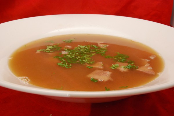 Wohlschmeckende Suppe mit Zunge