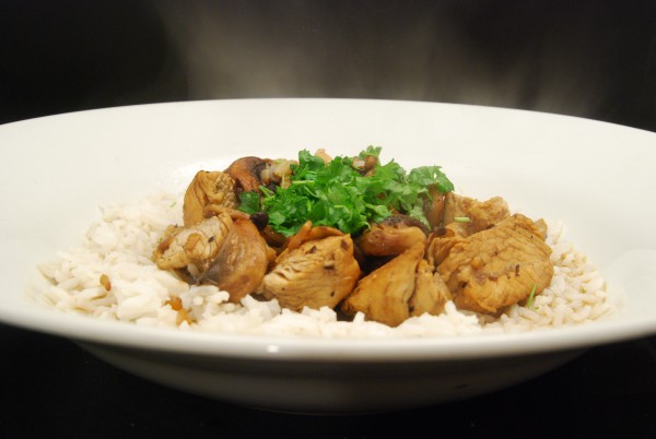 Puten-Champignons-Ragout in Cognac-Sauce mit Basmatireis - Nudelheissundhos