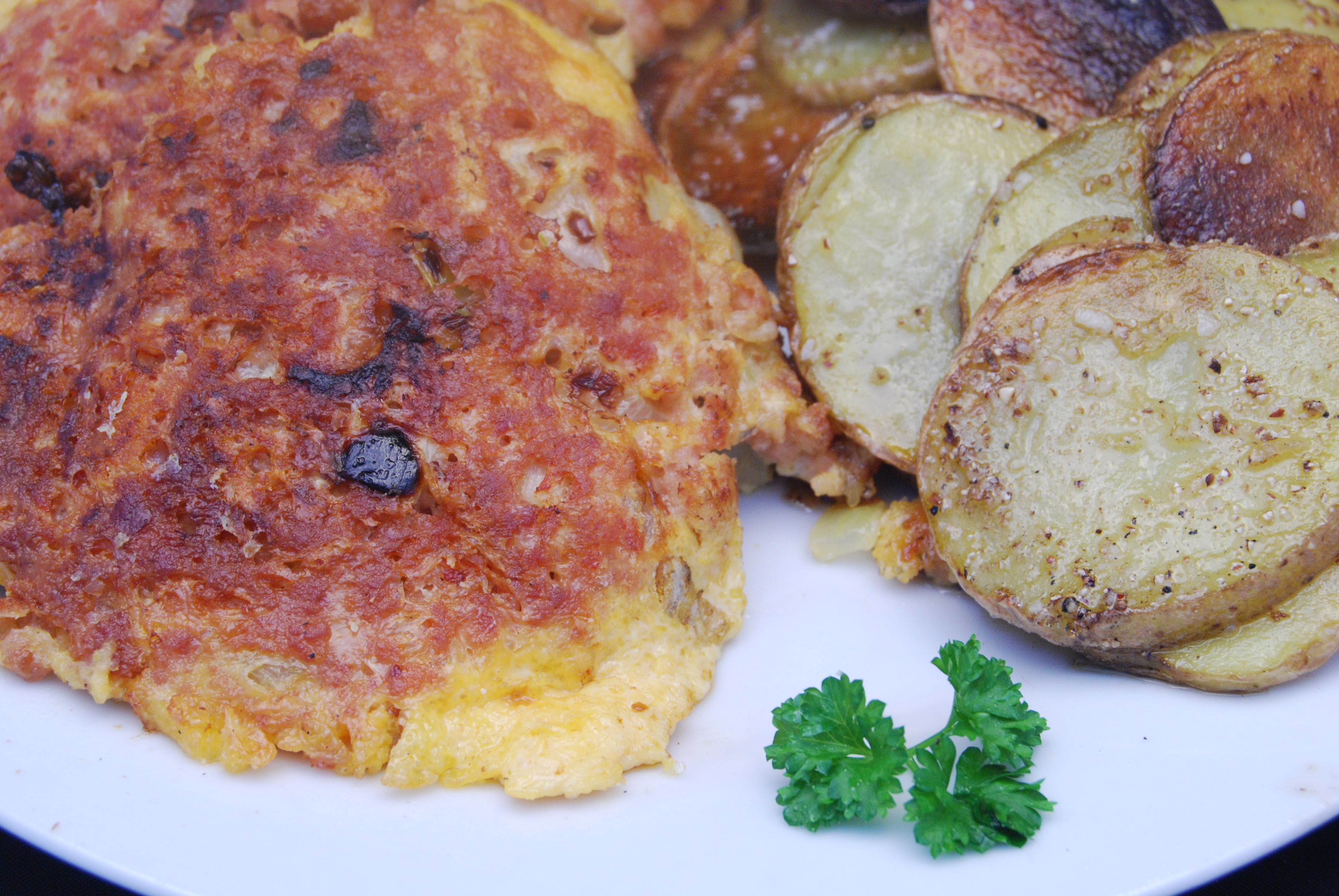 Käse-Frikadellen mit Bratkartoffeln - Nudelheissundhos