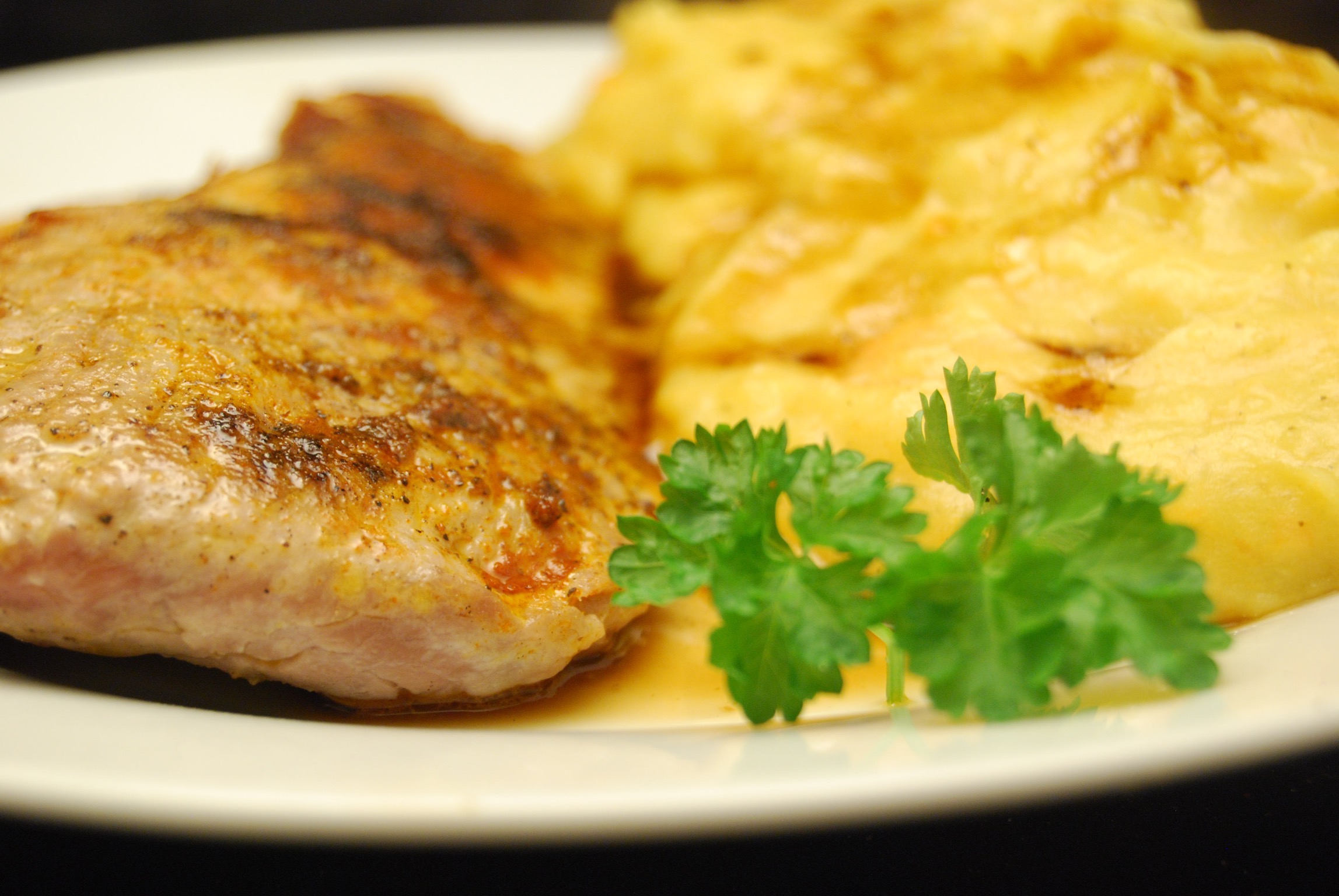 Schweineschnitzel mit Kartoffel-Wurzel-Püree