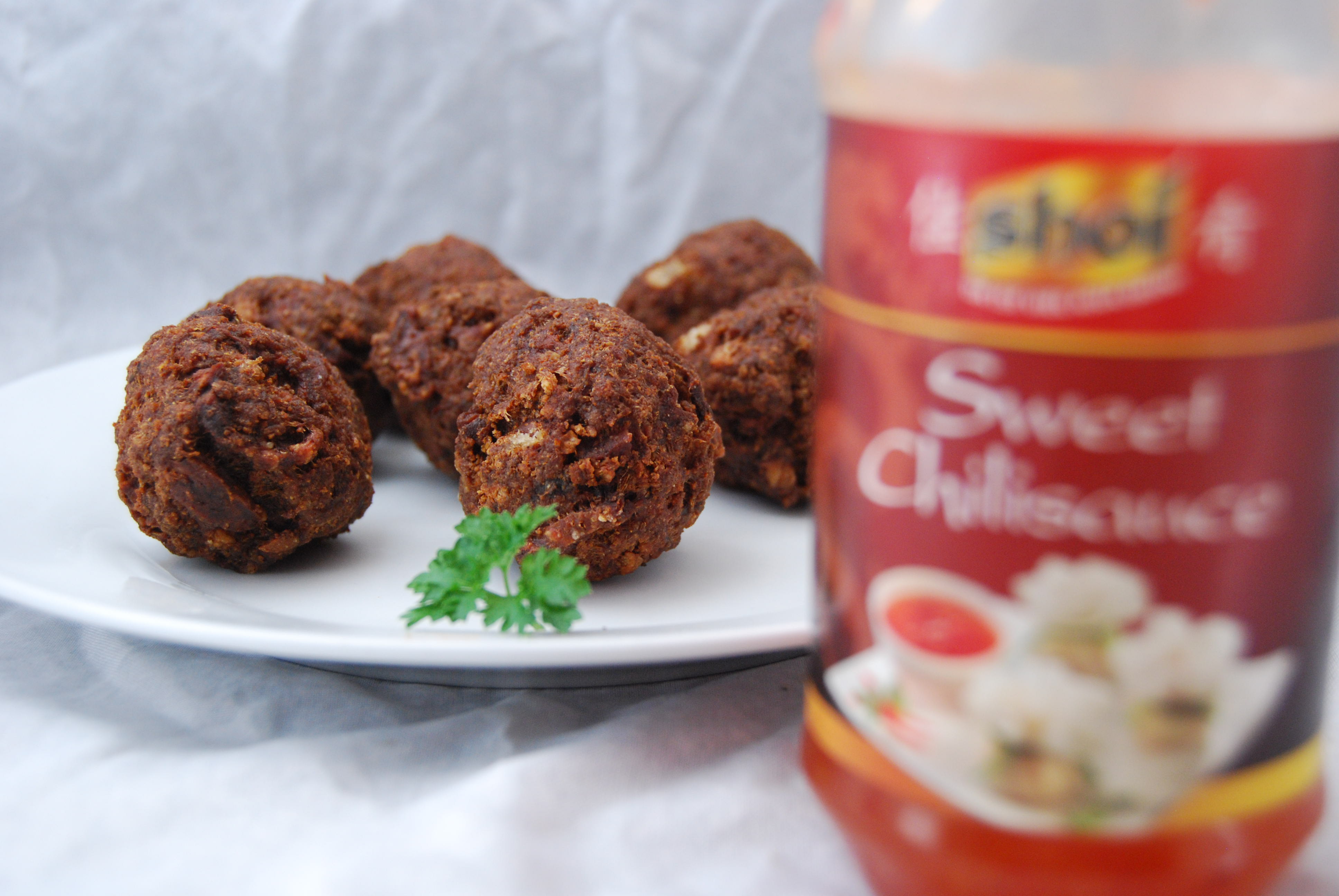 Hackfleisch-Bällchen mit süßer Chili-Sauce - Nudelheissundhos