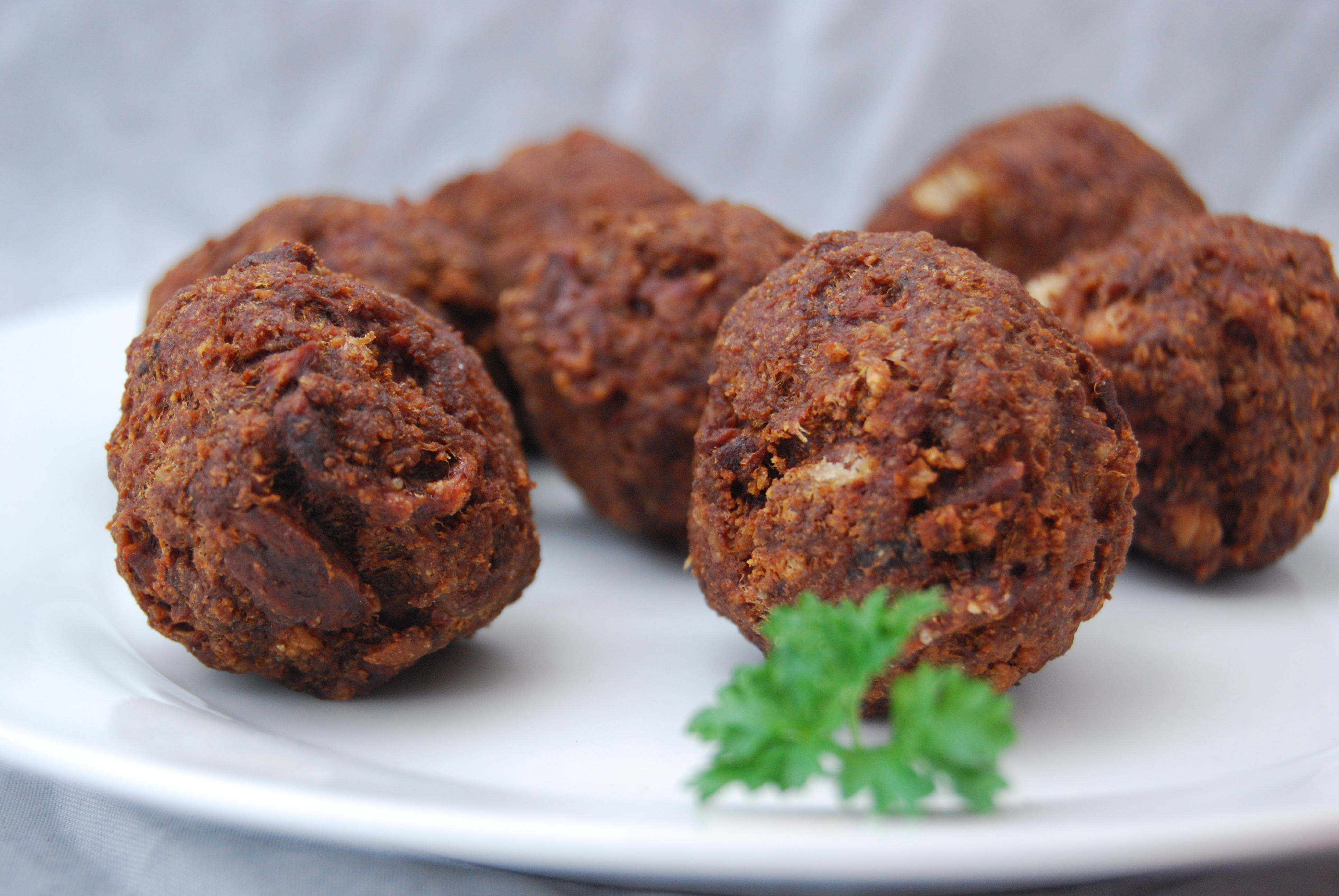 Hackfleisch-Bällchen mit süßer Chili-Sauce - Nudelheissundhos