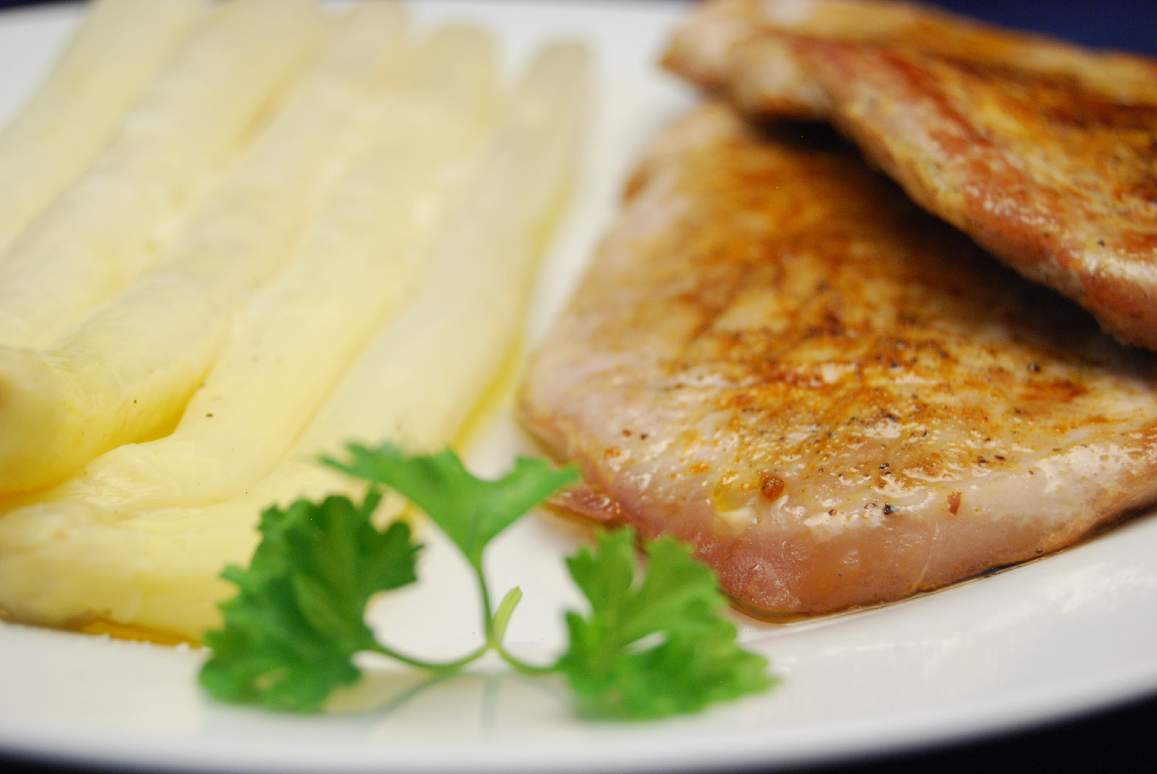 Schnitzel mit Spargel