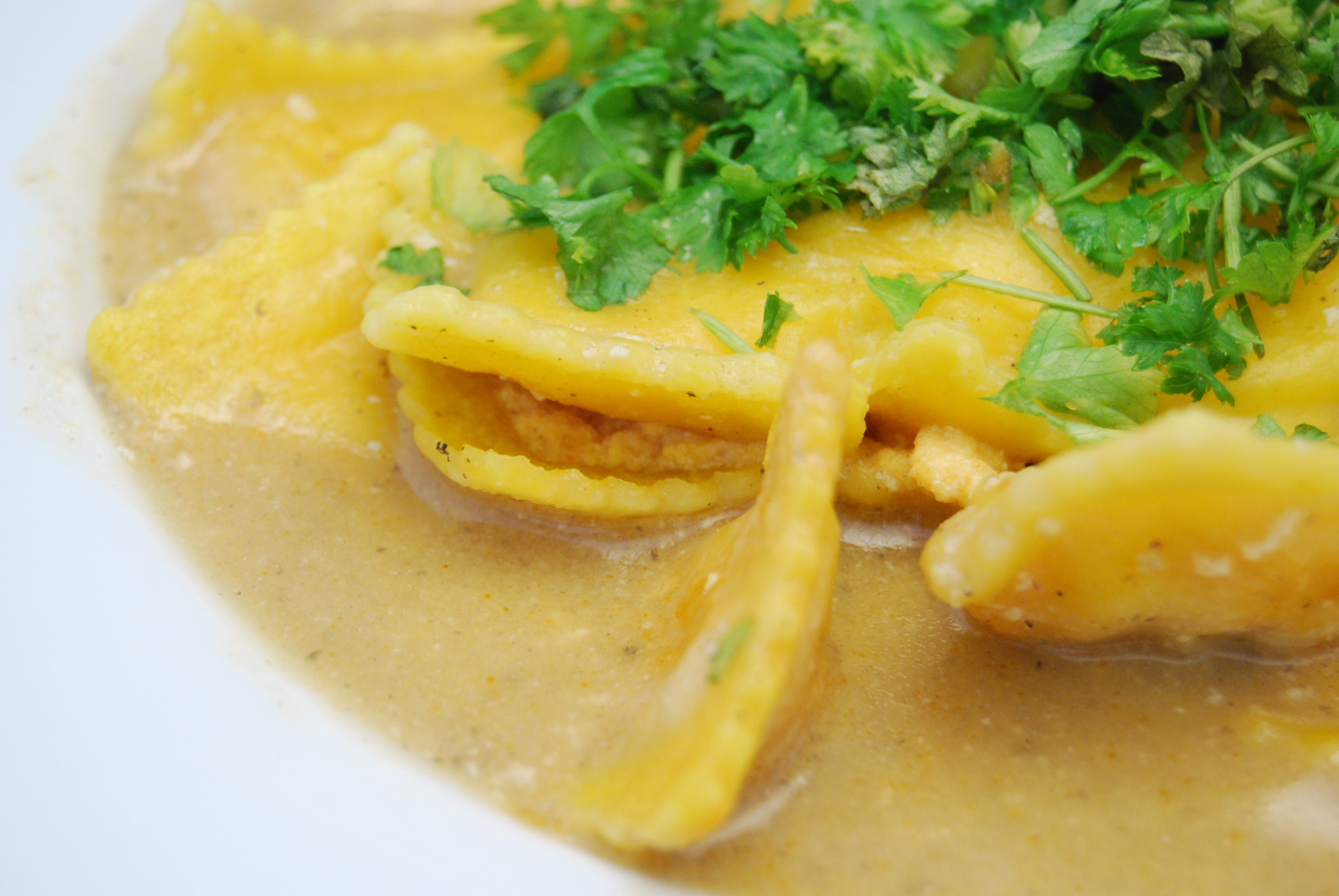 Hummer-Ravioli mit Fisch-Sauce