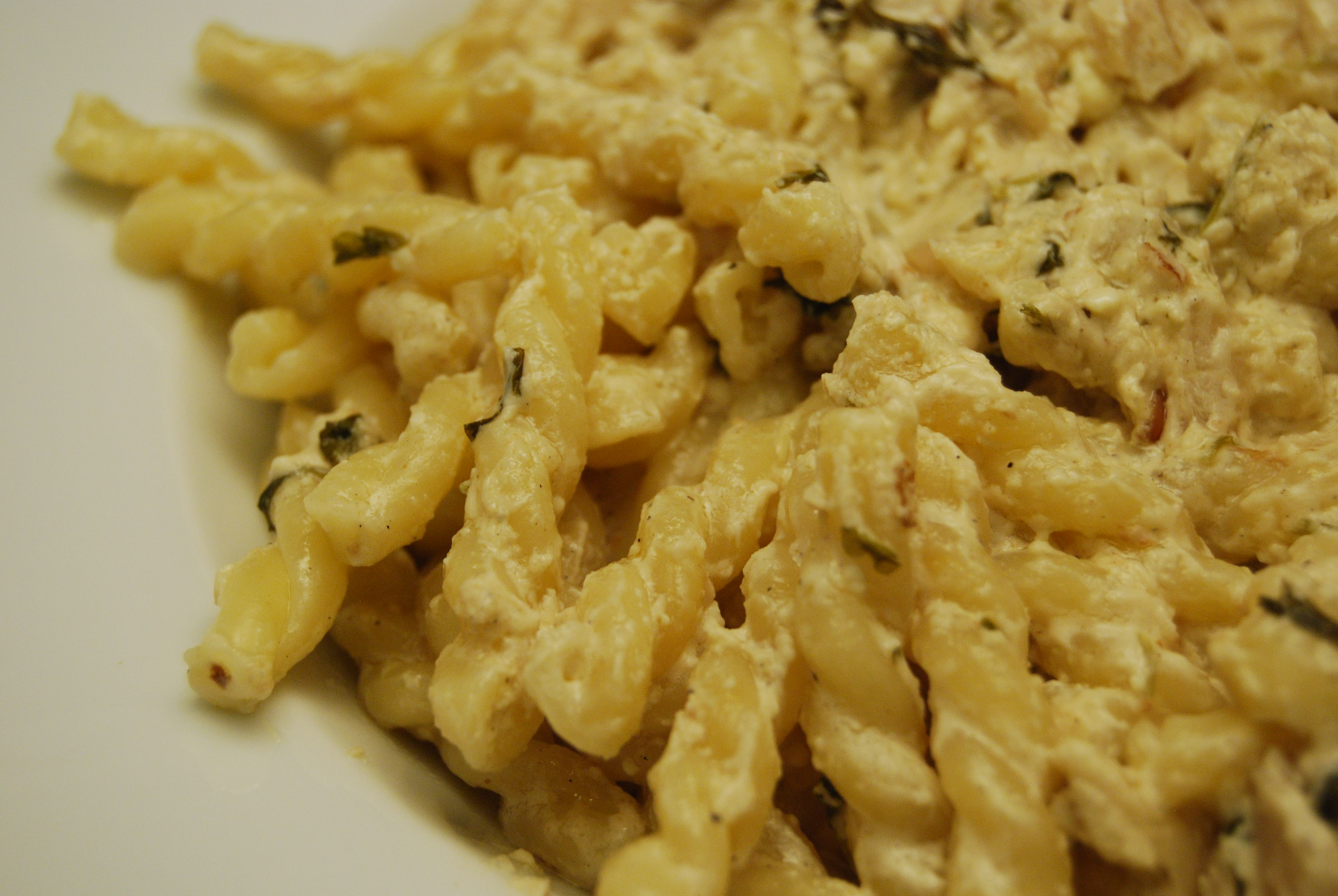 ﻿Gemelli mit Käse-Weißwein-Sauce