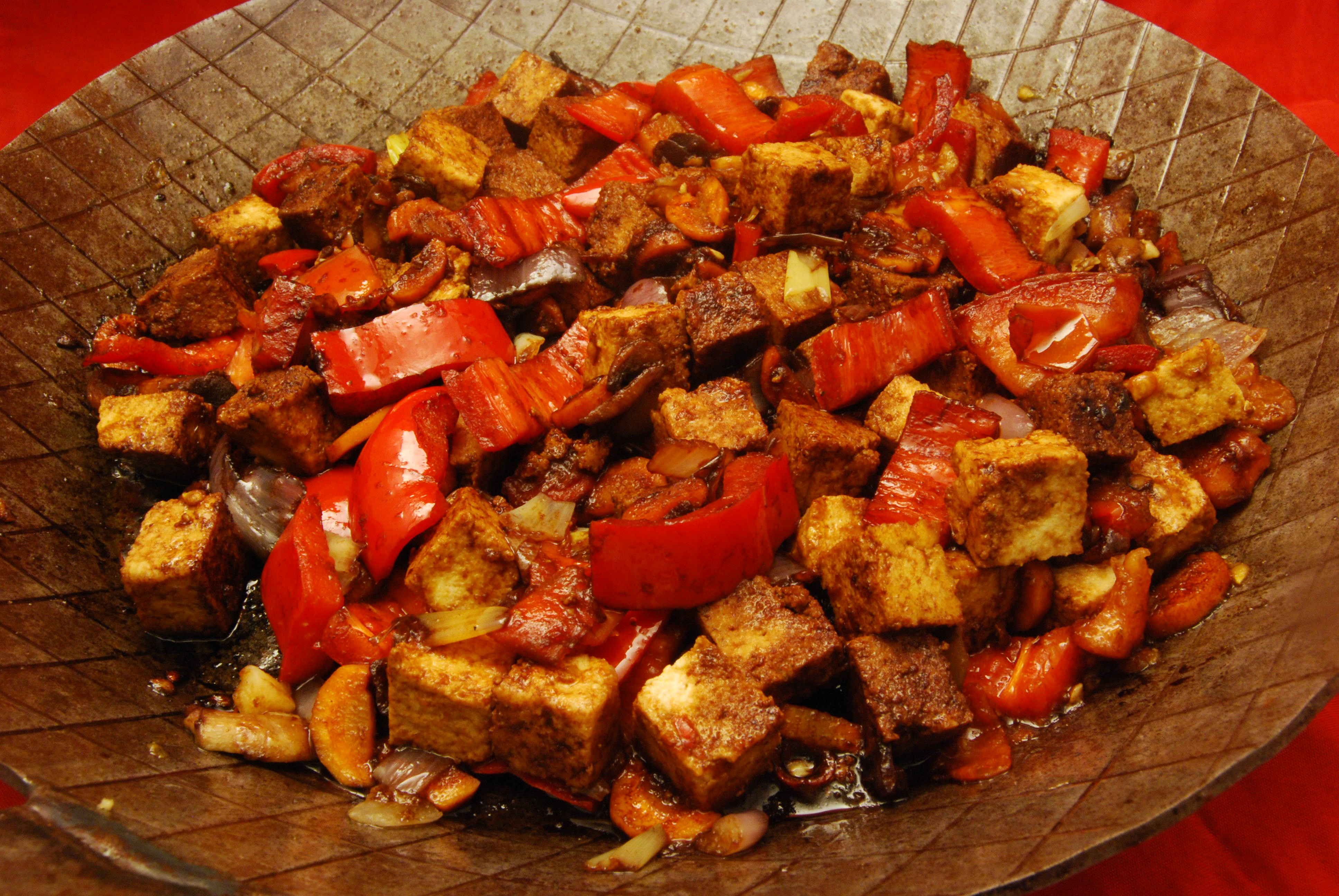 Tofu-Gemüse-Pfanne - Nudelheissundhos