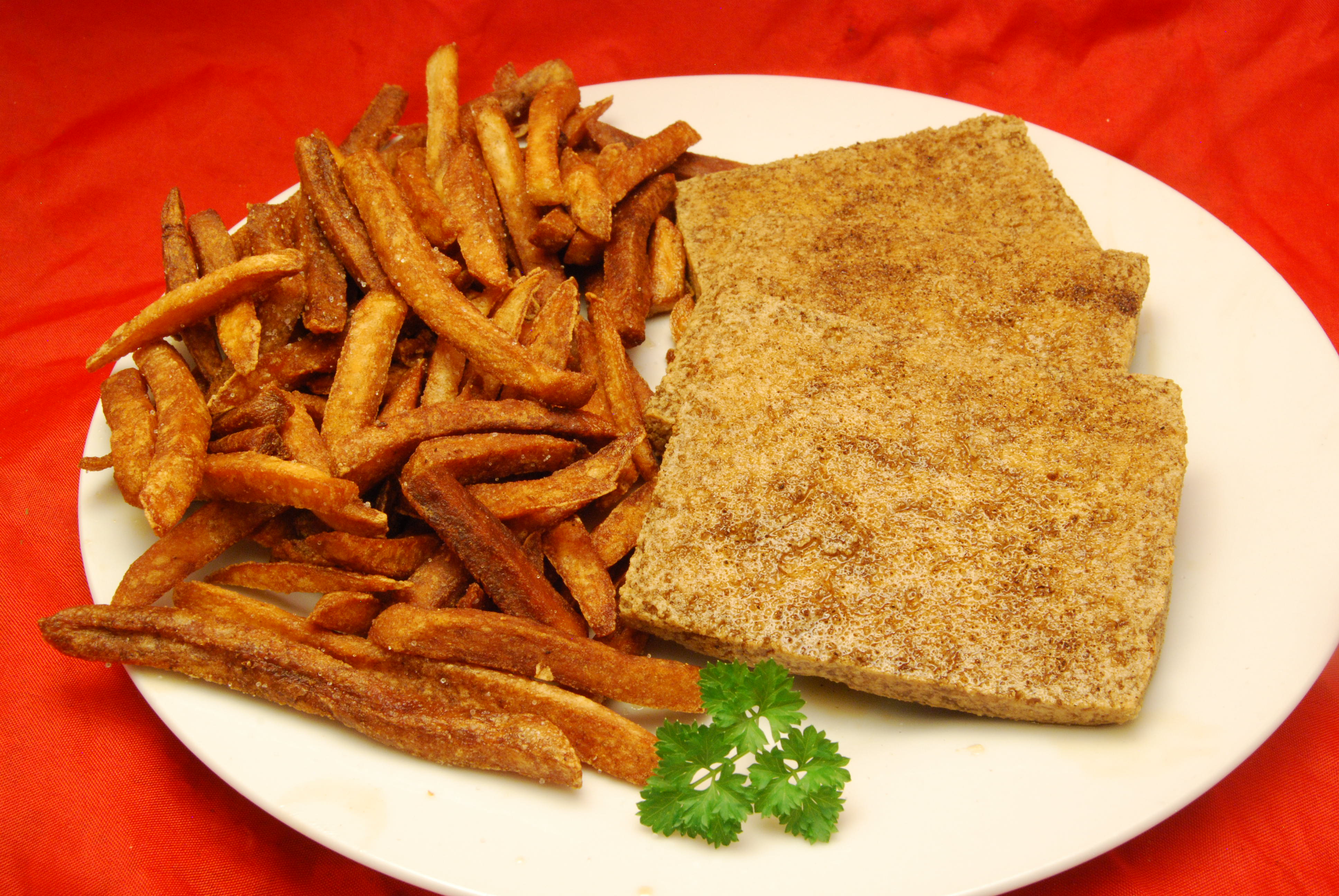 Frittierter Tofu mit Pommes frites