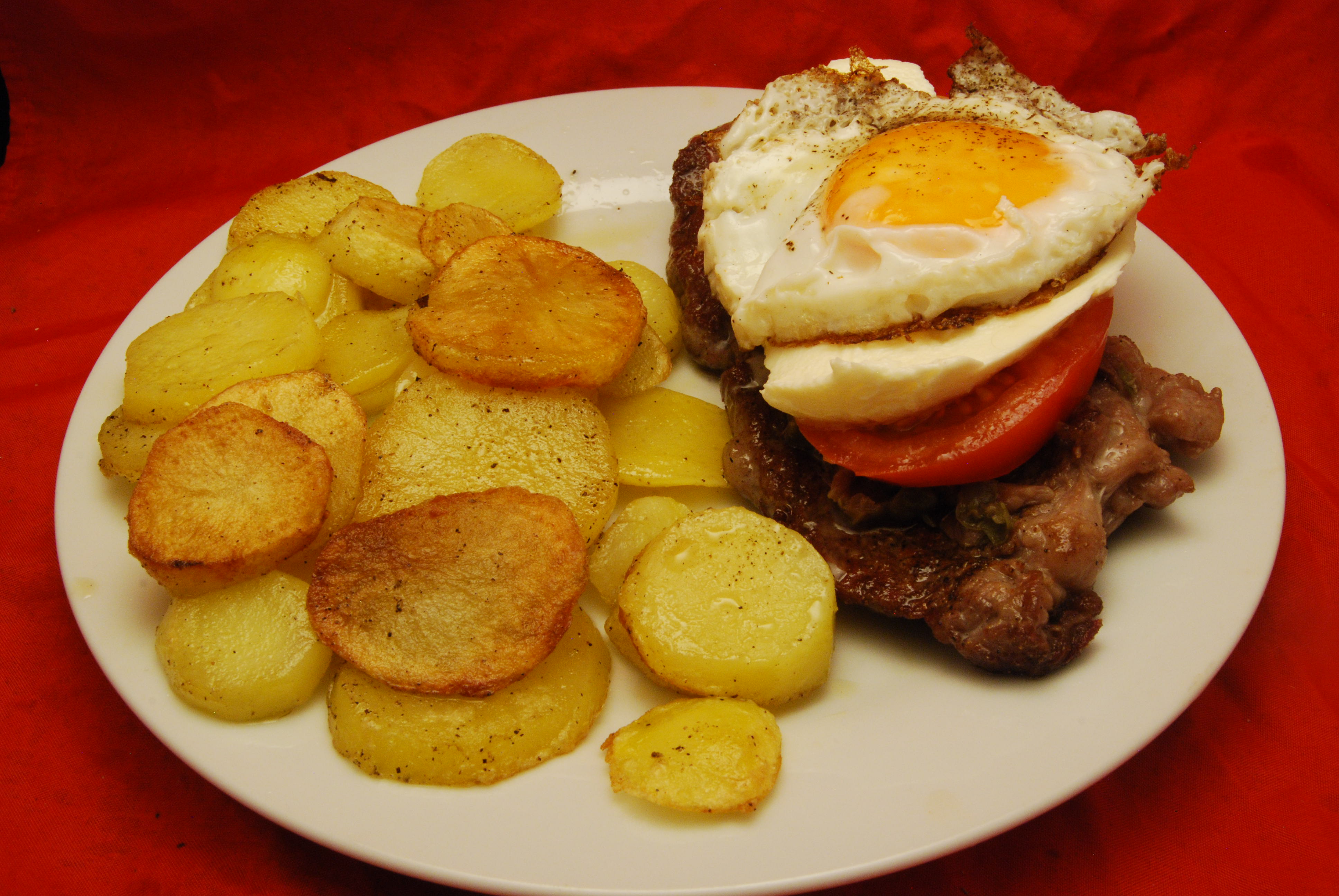 Belegtes Rumpsteak mit Bratkartoffeln