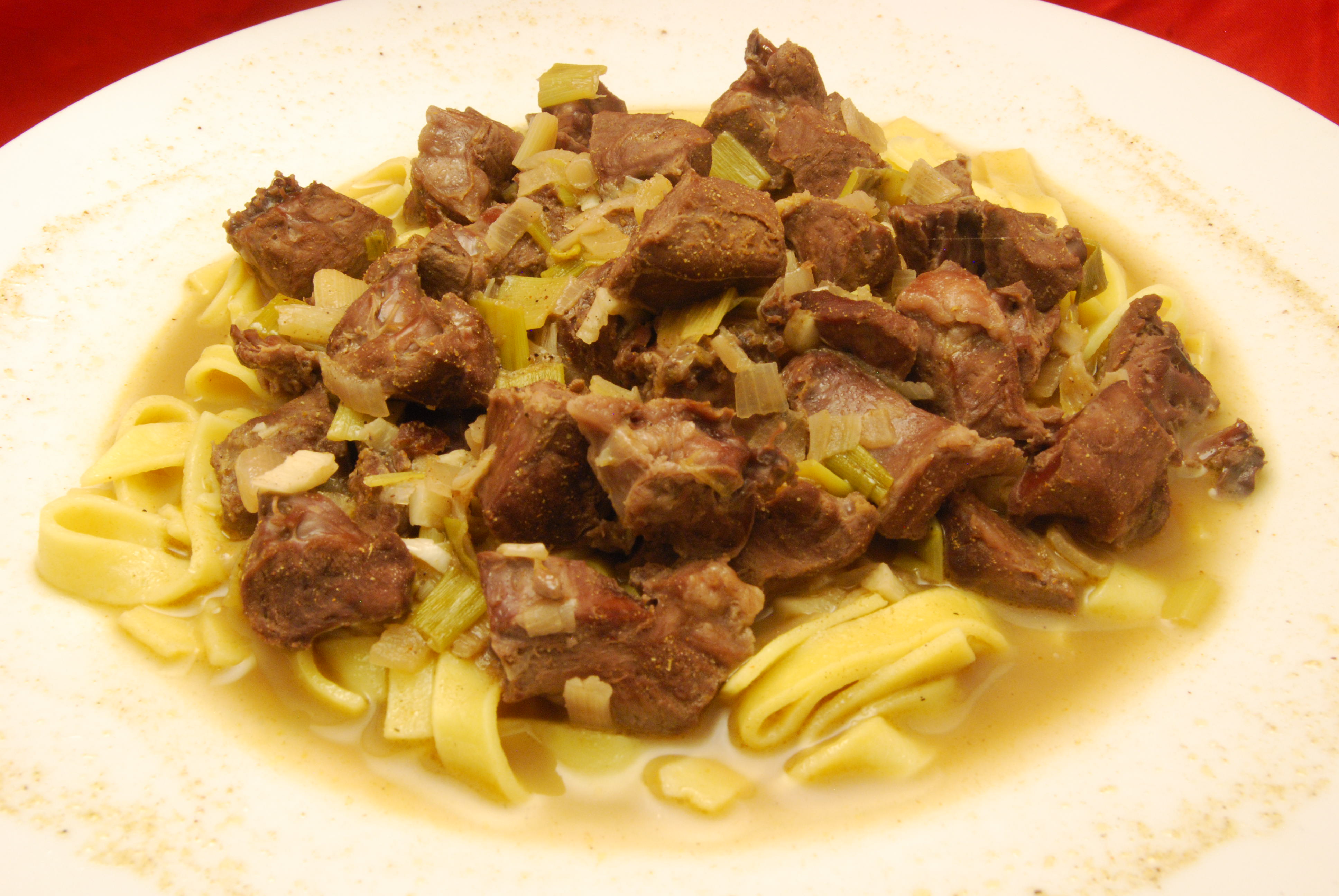 Herz-Ragout in Weißwein-Sauce mit Fettucine