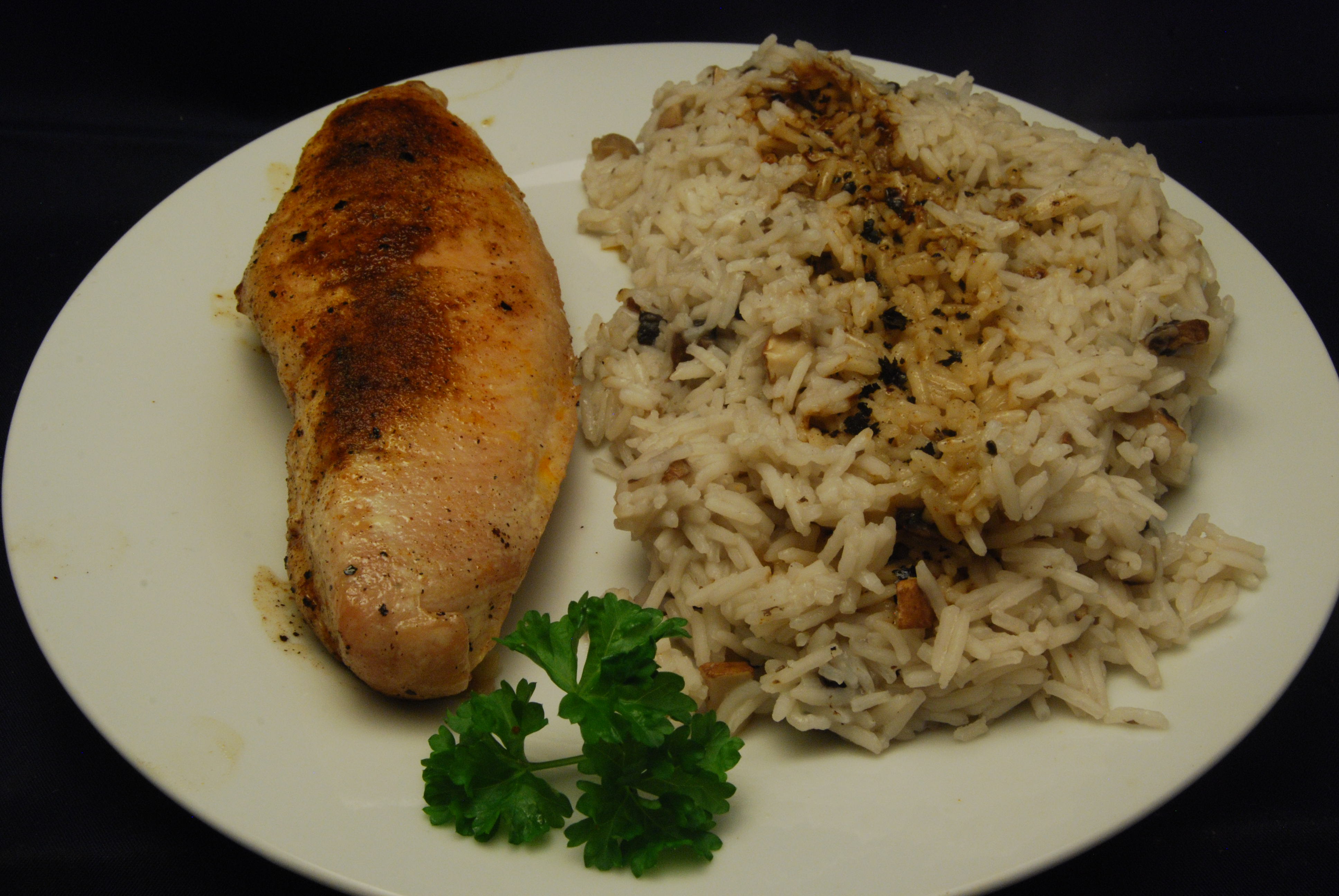 Hähnchen-Brustfilet mit Champignon-Reis