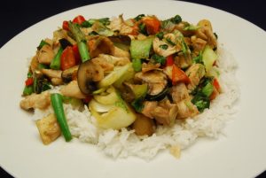 Hähnchenfleisch mit Gemüse asiatisch