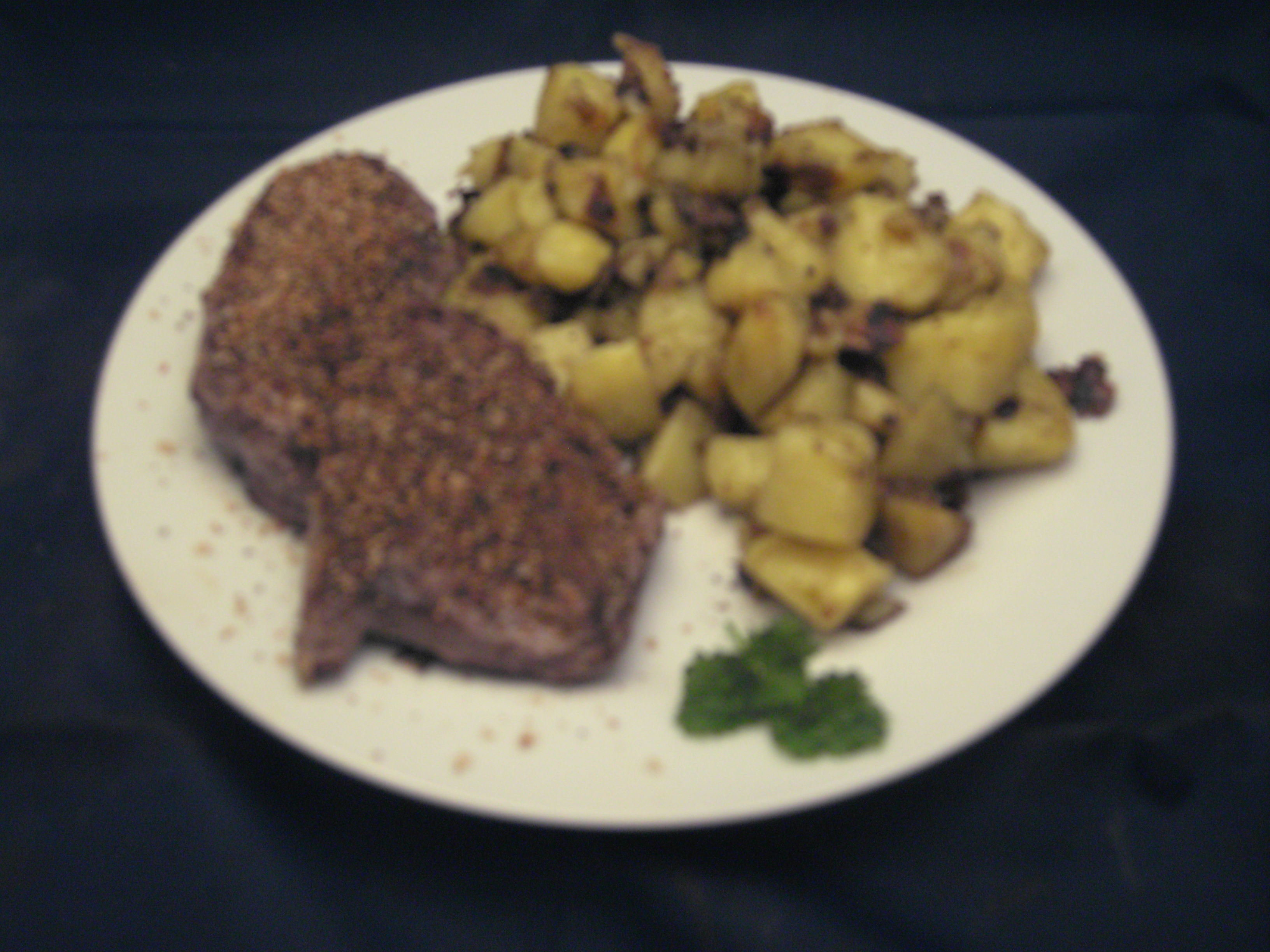 Minuten-Steaks mit gebratenen Kartoffelwürfeln