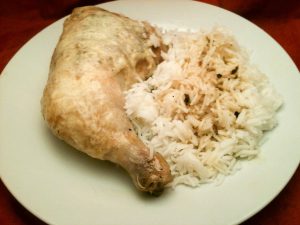 Überbackene Hähnchenschenkel in Kräuter-Käse-Sauce mit Basmati-Reis