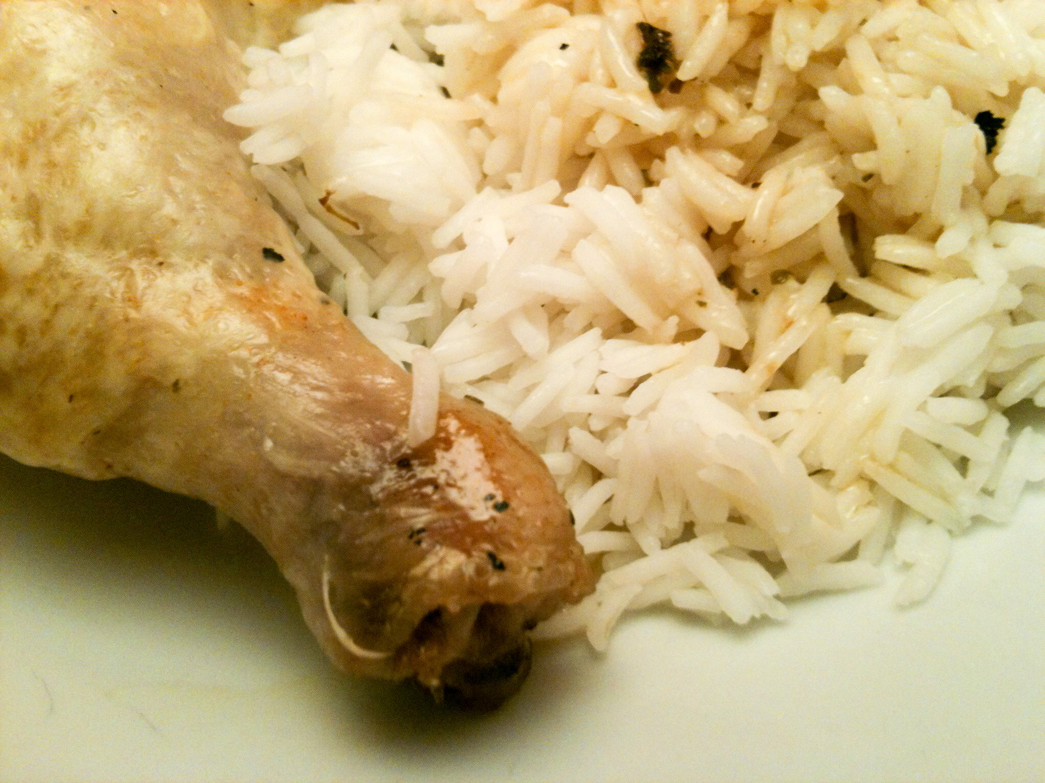 Überbackene Hähnchenschenkel in Kräuter-Käse-Sauce mit Basmati-Reis