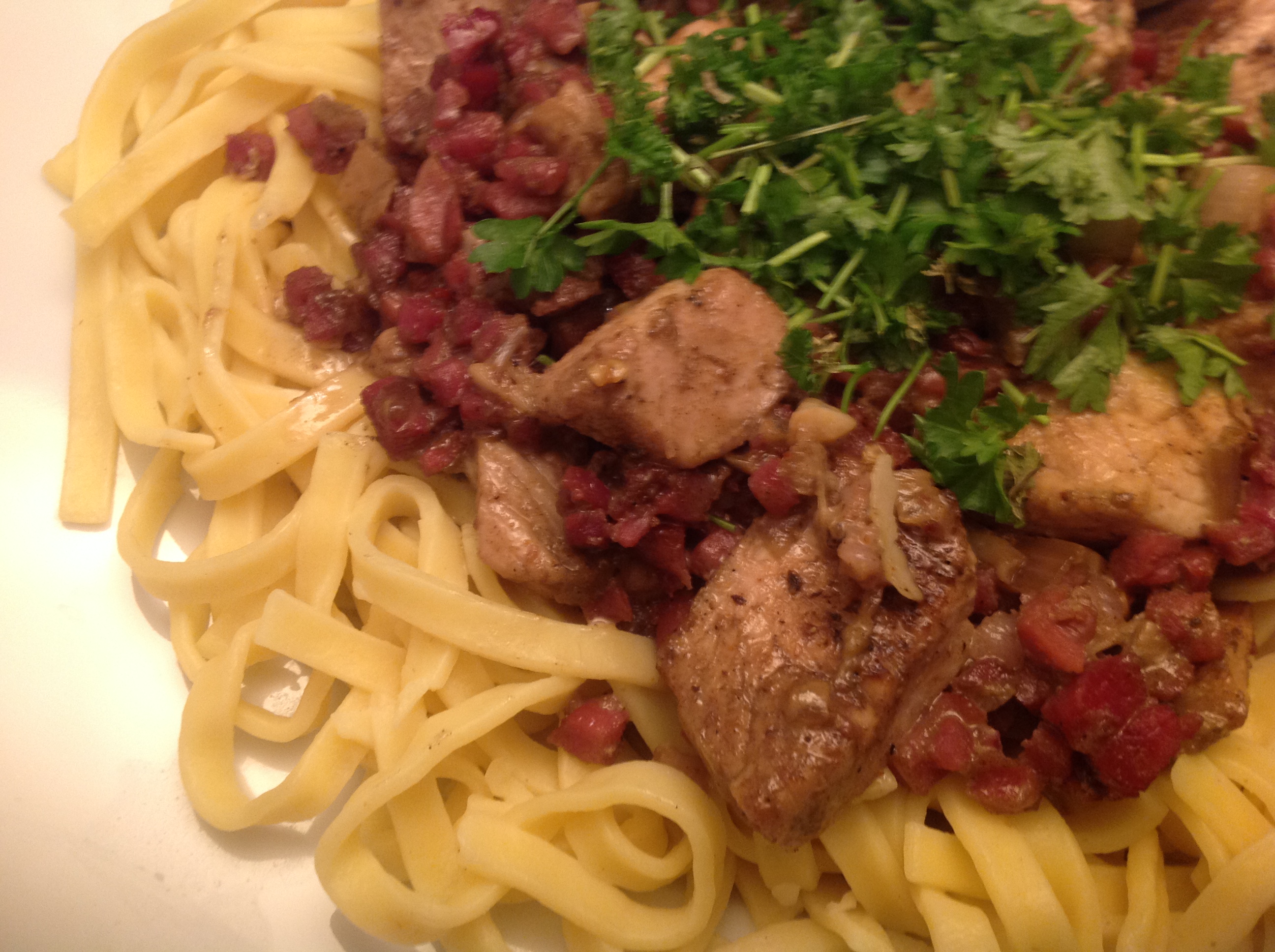 Putengeschnetzeltes in Sahne-Sauce mit Tagliatelle