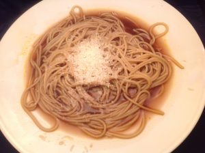 Spaghetti mit Braten-Sauce