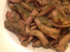 Riccioli mit Blattsalat-Pesto