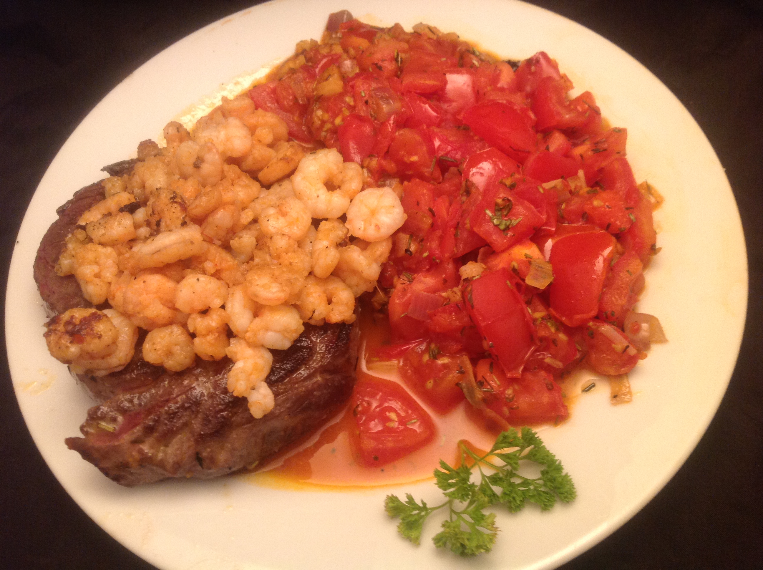 Surf ’n‘ Turf mit Tomaten-Gemüse