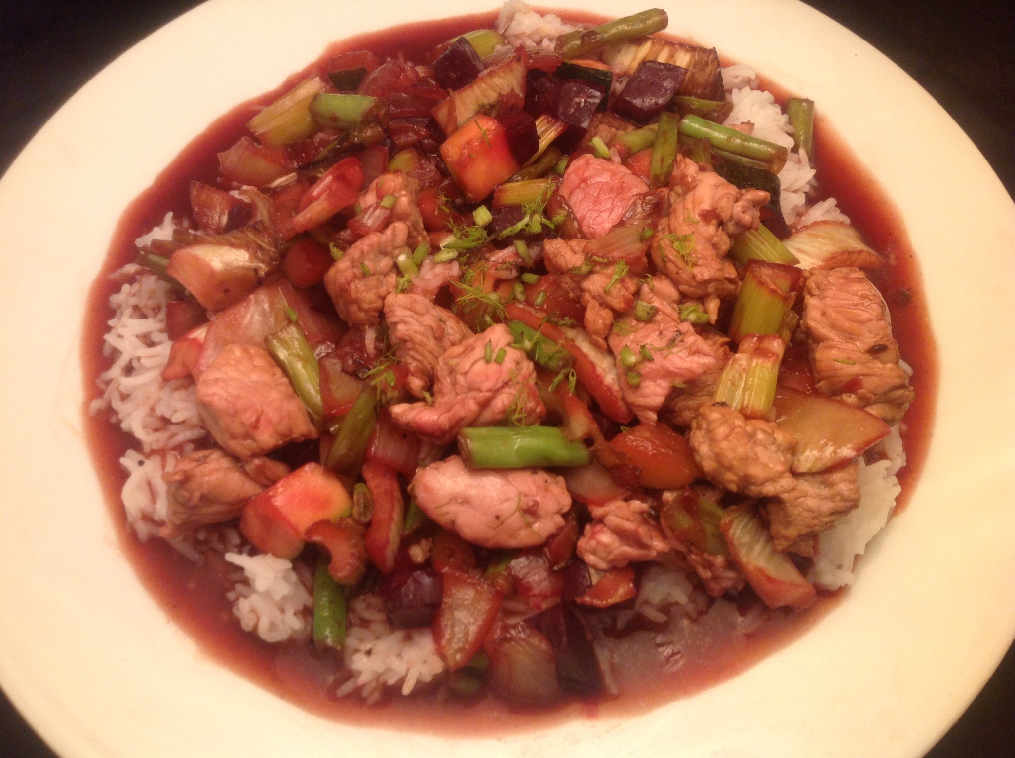 Putenfleisch mit Gemüse in Teriyaki-Sauce mit Basmati-Reis