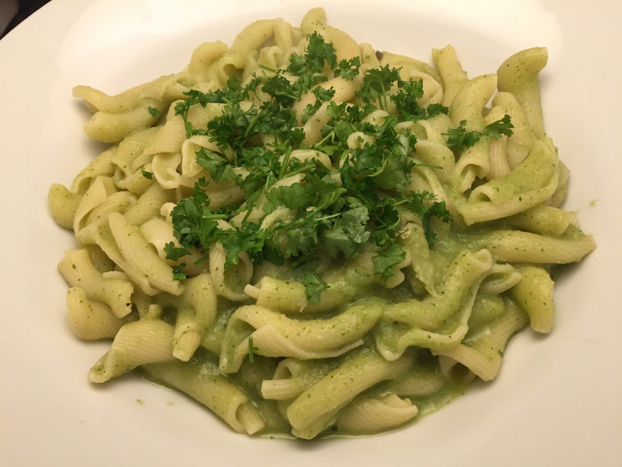 Riccioli mit Brokkoli-Riesling-Sauce