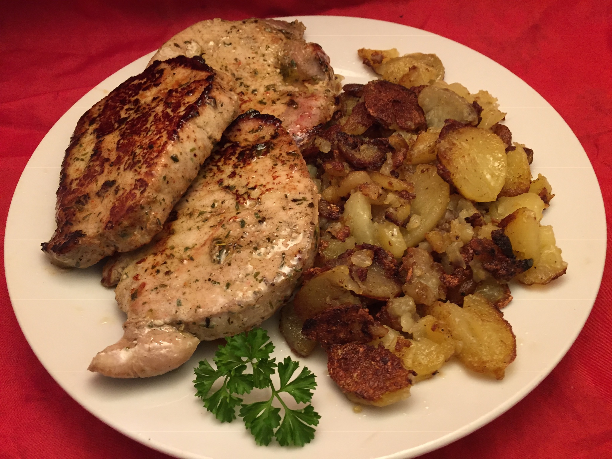 Marinierte Schweinelachse mit Bratkartoffeln