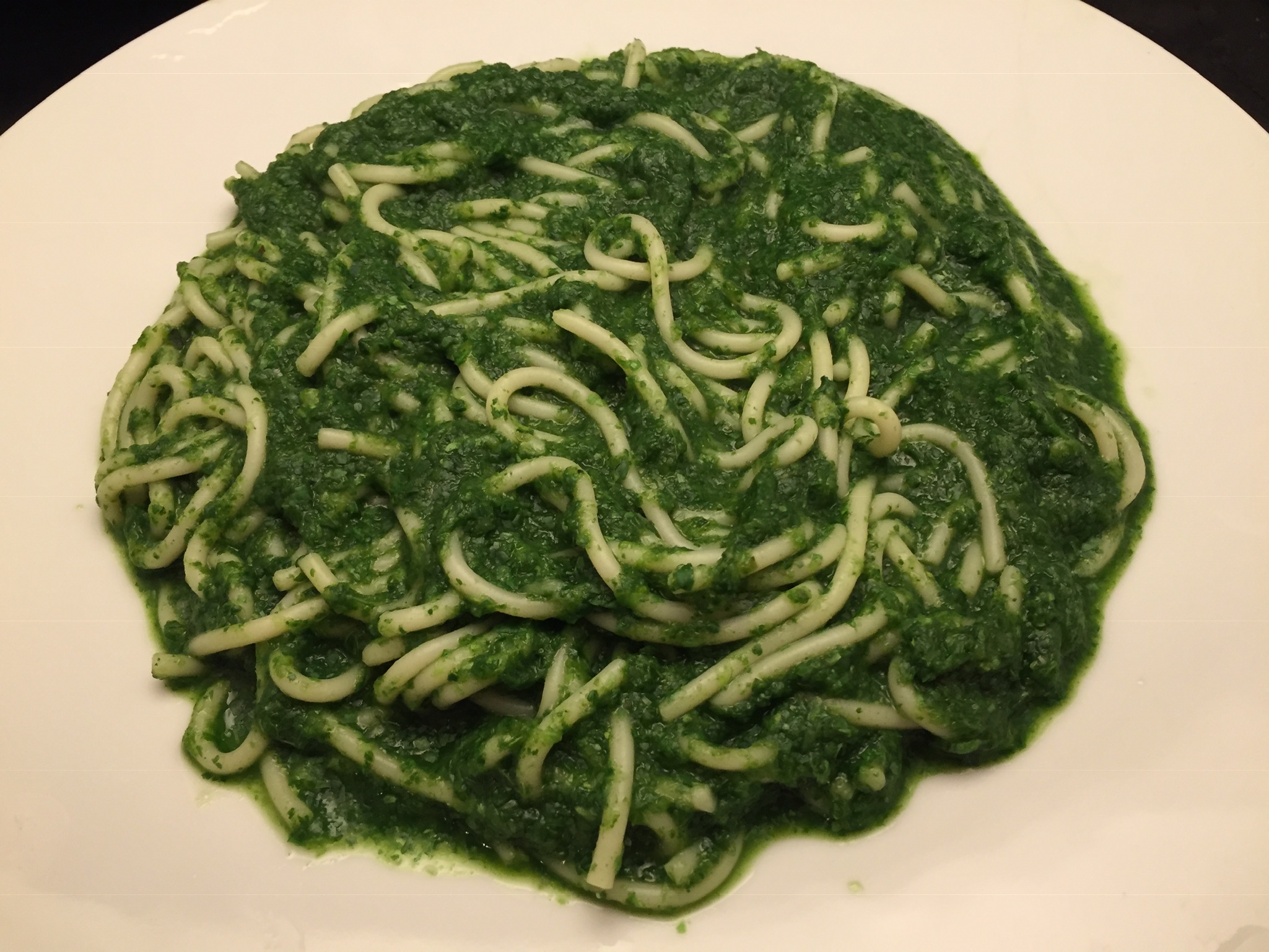 Spaghetti mit Feldsalat-Riesling-Pesto
