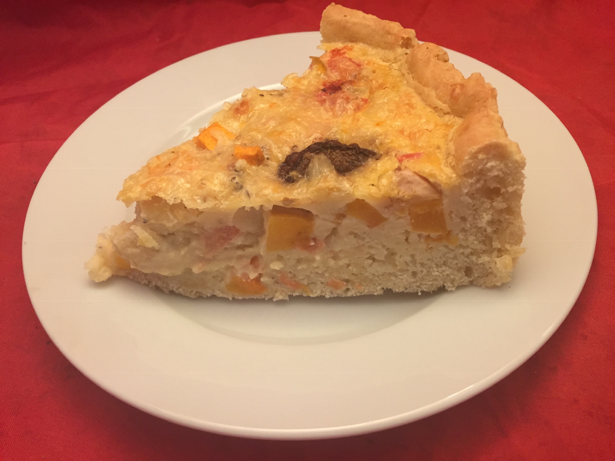 Pikante Tarte mit Tomate, Champignon, Kürbis und Schalotte