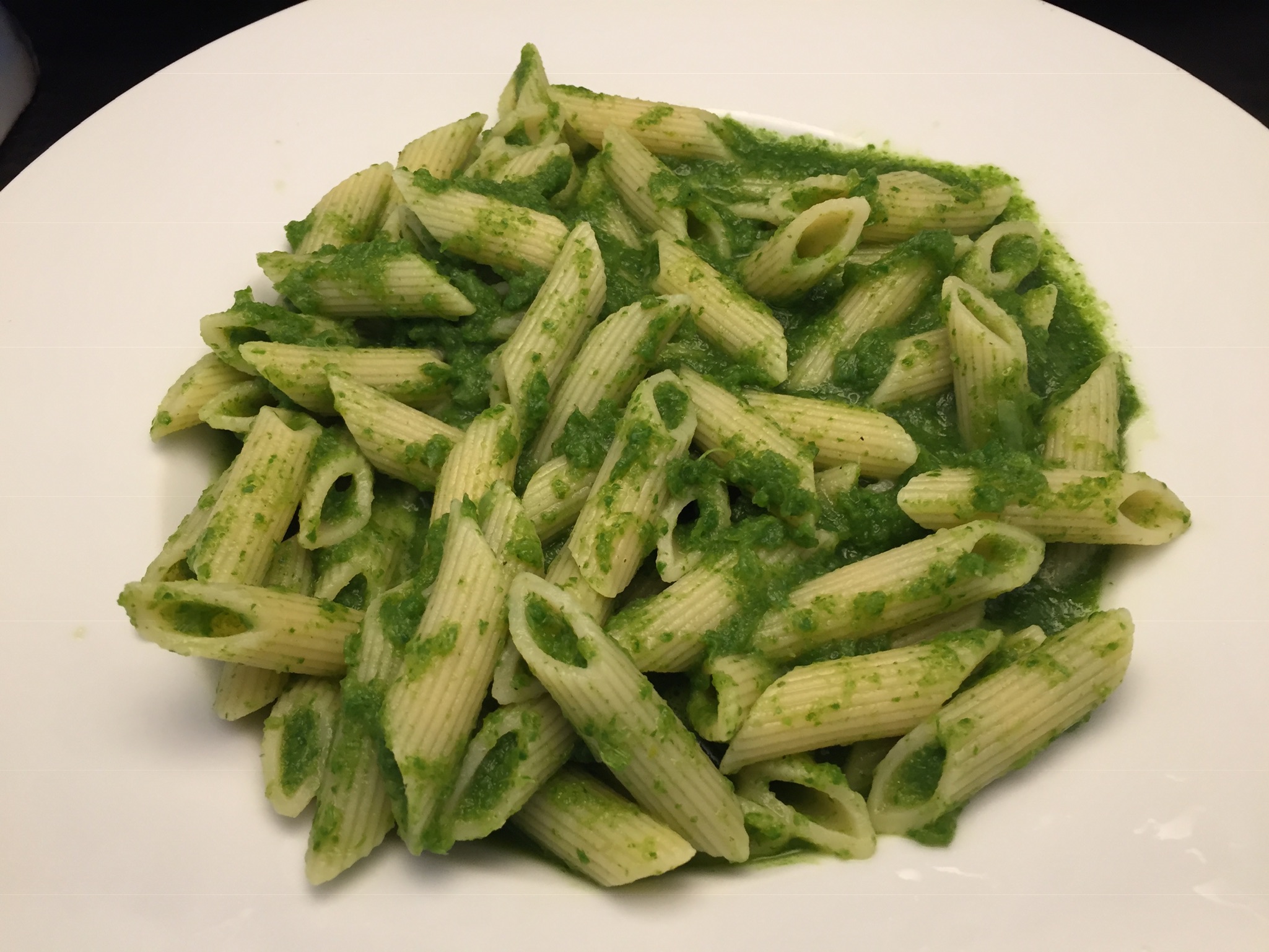 Penne Rigate mit Rucola-Riesling-Pesto