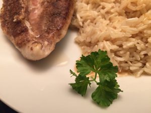 Hähnchenbrustfilet und Jasmin-Reis mit Chardonnay-Sauce