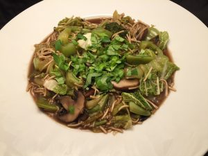 Gemüse und Wok-Nudeln asiatisch