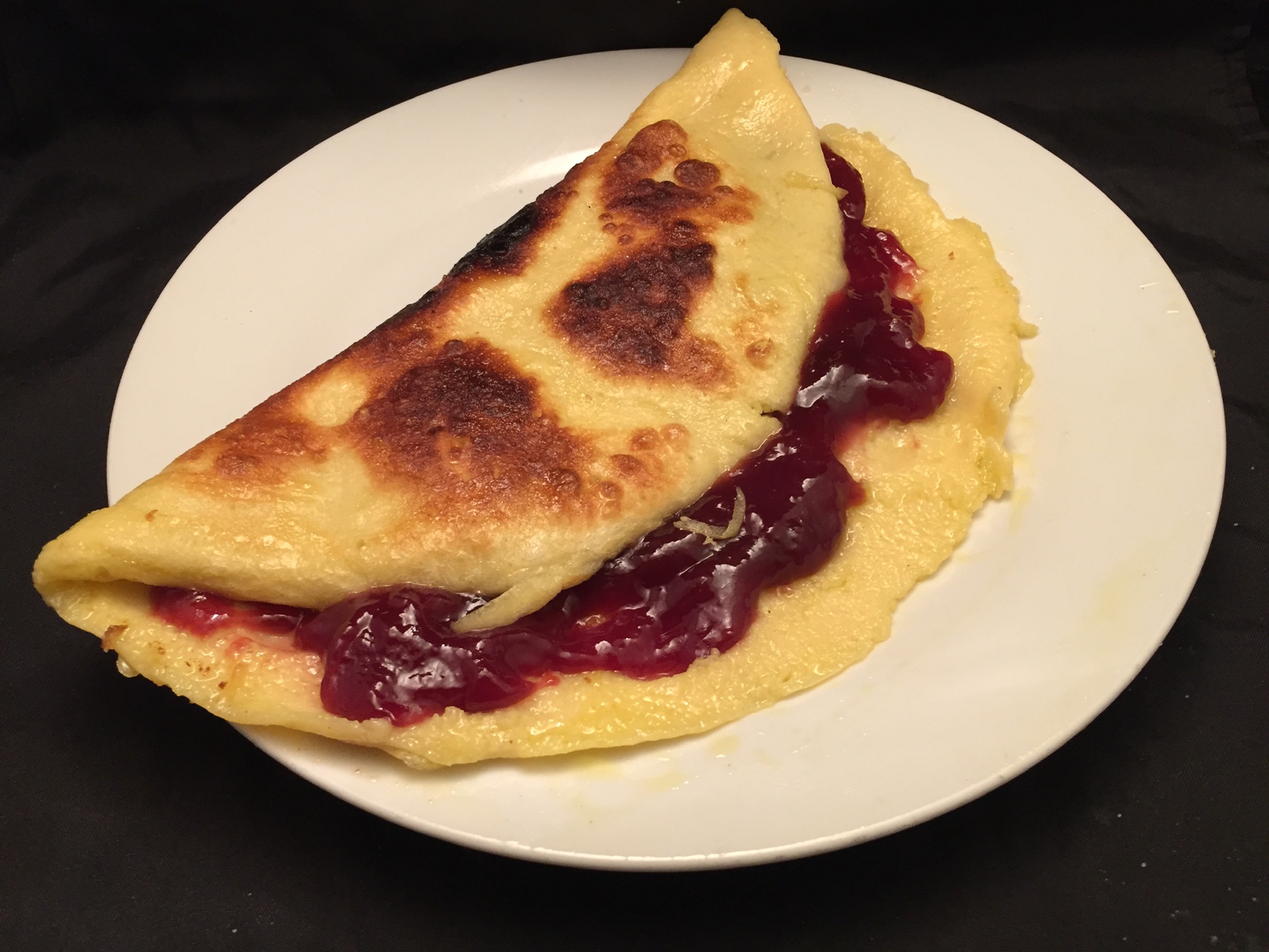 Pfannkuchen mit Himbeer-Marmelade - Nudelheissundhos